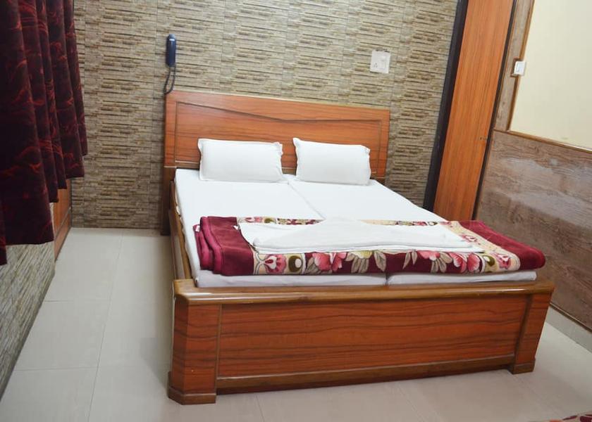 Uttar Pradesh Lucknow Deluxe Double Bedroom