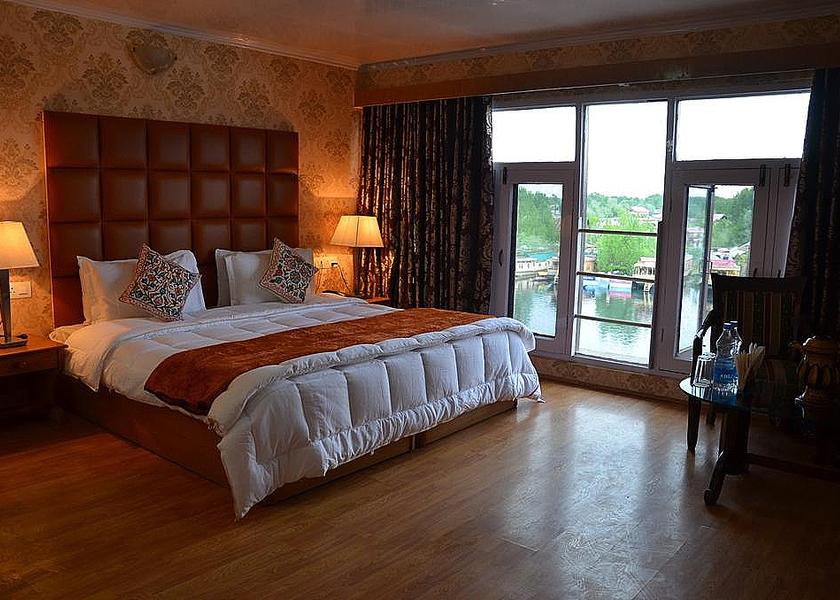 Jammu and Kashmir Srinagar Deluxe Mount View Room