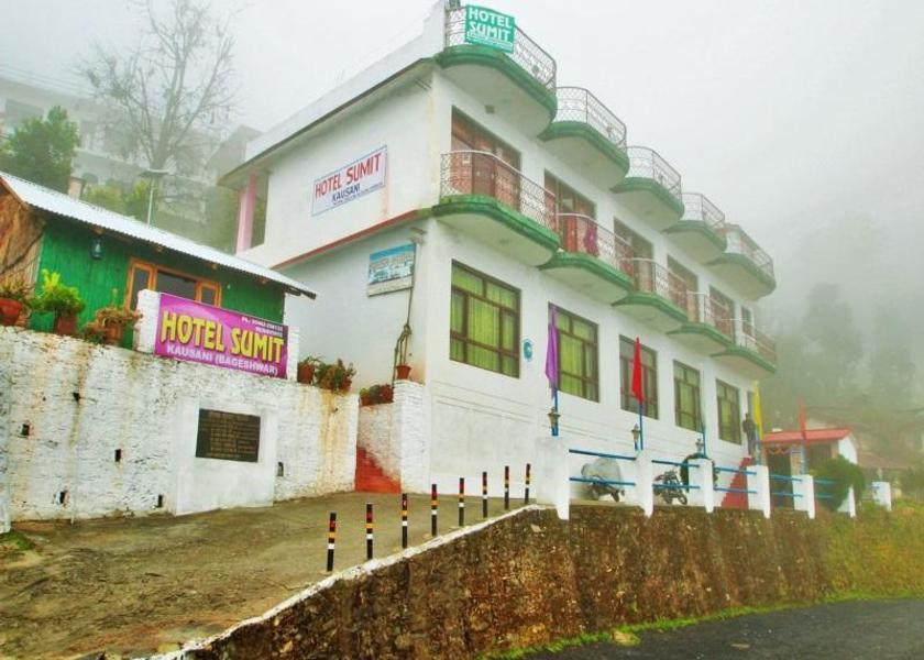 Uttarakhand Kausani Hotel Exterior