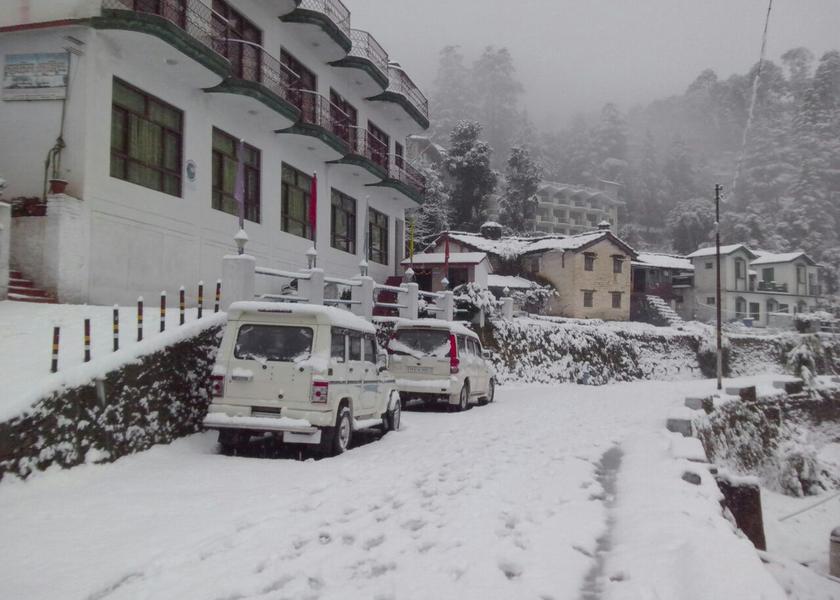 Uttarakhand Kausani Hotel Exterior