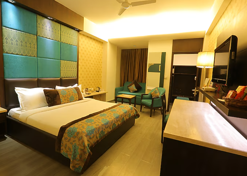 Uttarakhand Haridwar Royal Club room