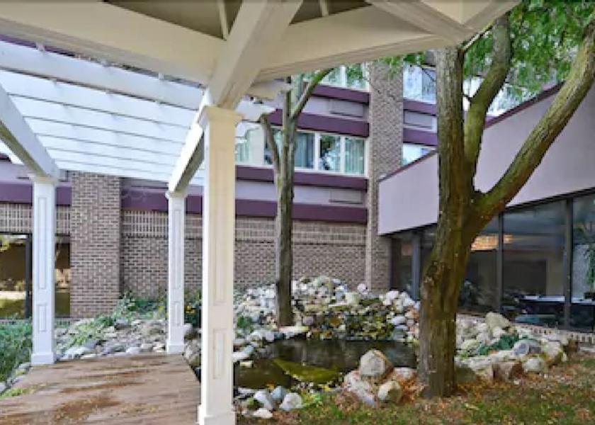 Michigan Lansing Courtyard