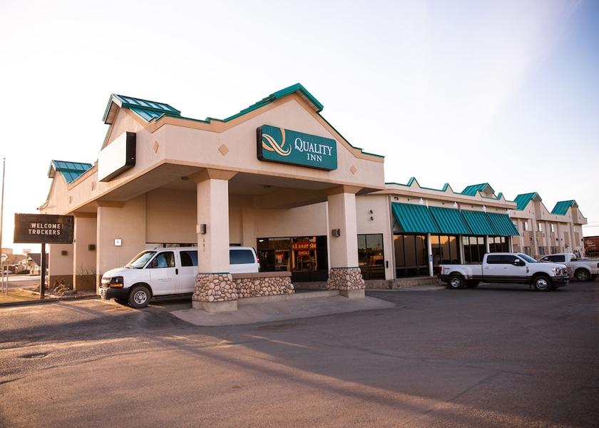Montana Havre Exterior Detail
