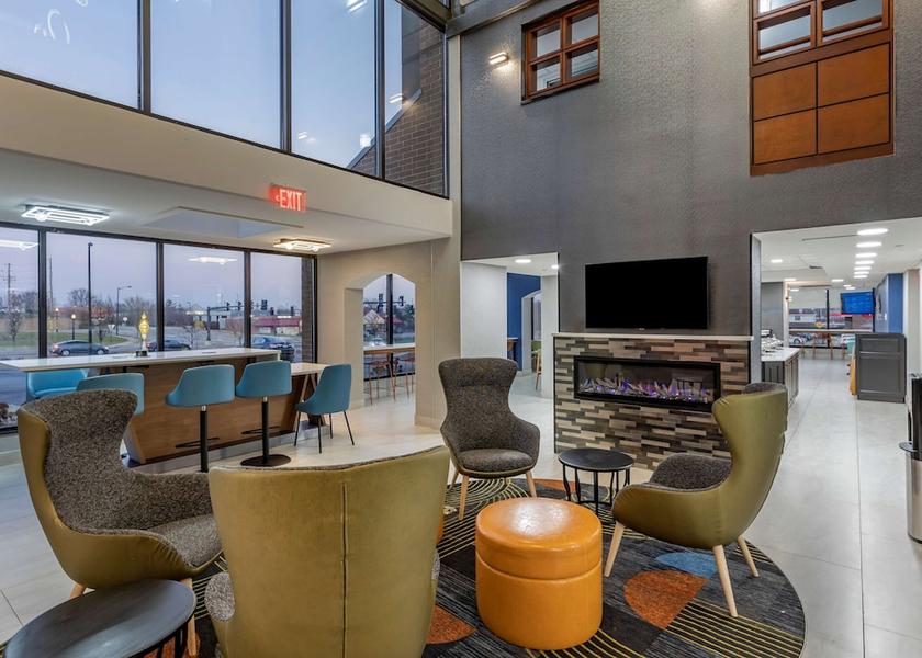 Missouri Maryland Heights Lobby