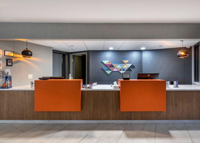 Missouri Maryland Heights Lobby