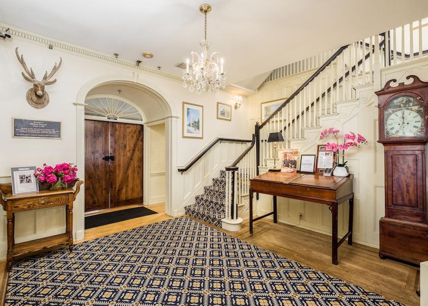 Connecticut Simsbury Interior entrance