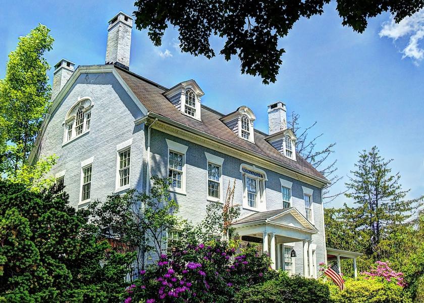 Connecticut Simsbury Facade