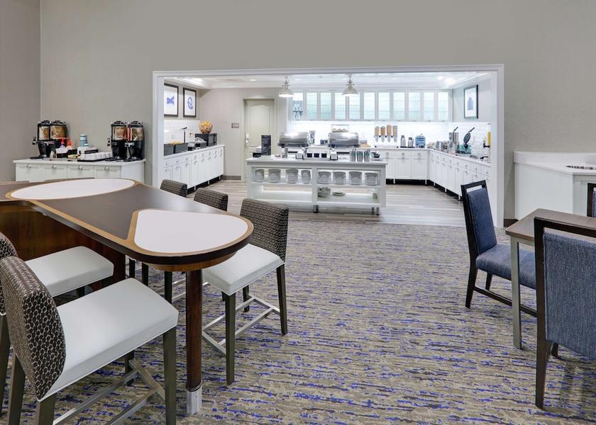 Missouri Chesterfield Breakfast Area