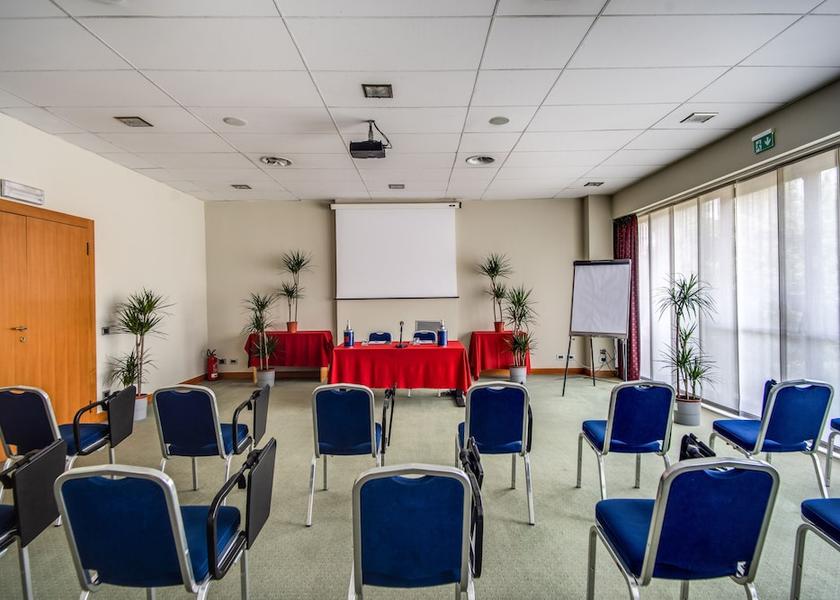 Lombardy Saronno Meeting Room
