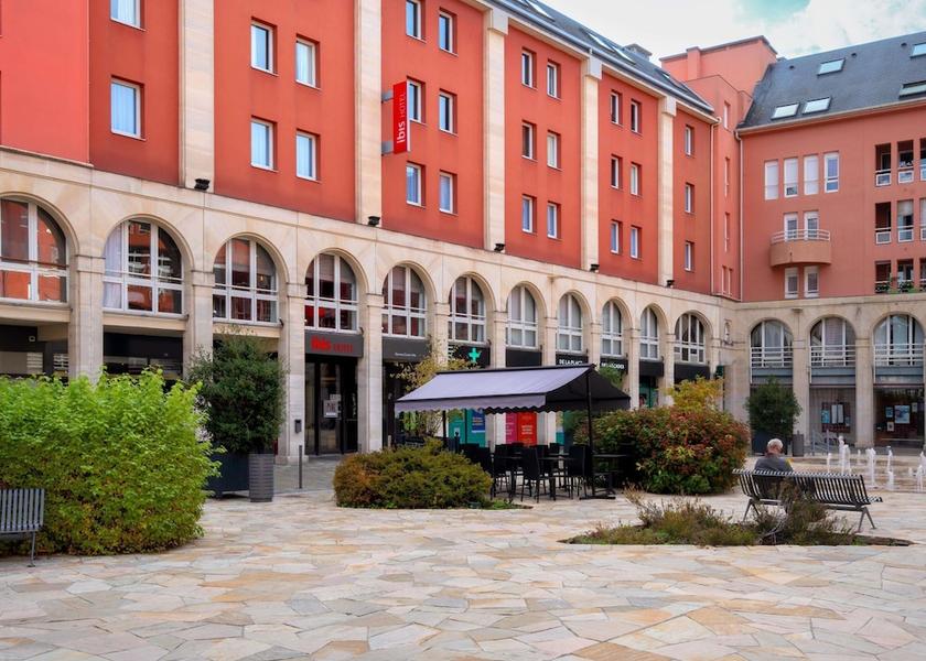 Grand Est Epernay Exterior Detail