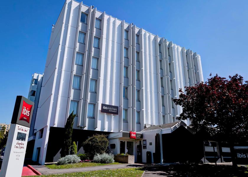 Auvergne-Rhône-Alpes Bron Hotel Exterior