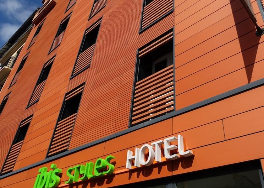 Auvergne-Rhone-Alpes Le Puy-en-Velay Facade