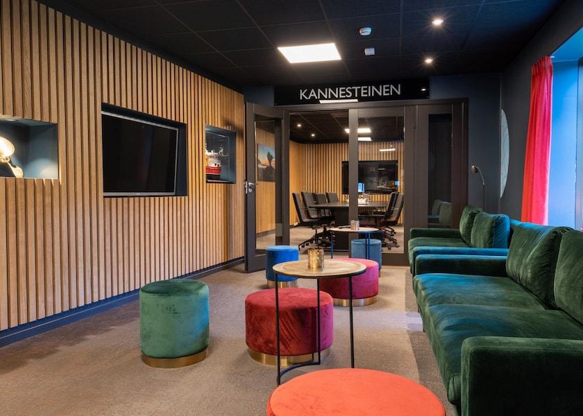 Vestland Kinn Lobby