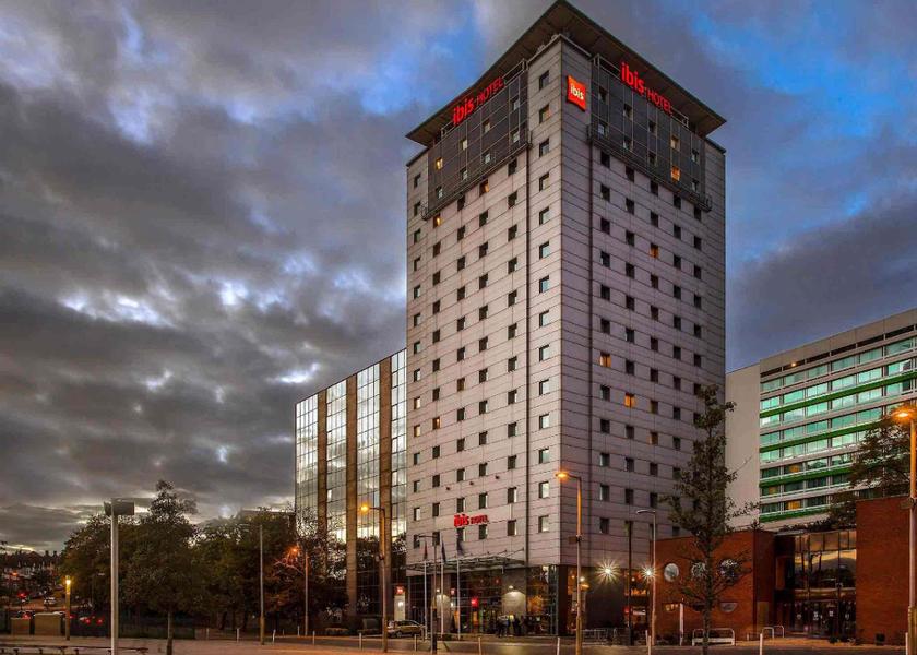 England Wembley Hotel Exterior