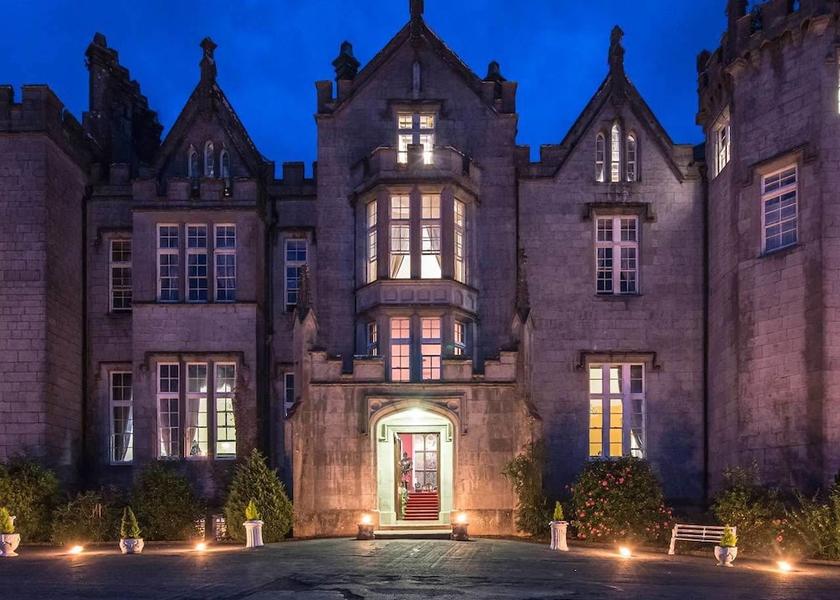 County Offaly Kinnitty Front of property - evening/night