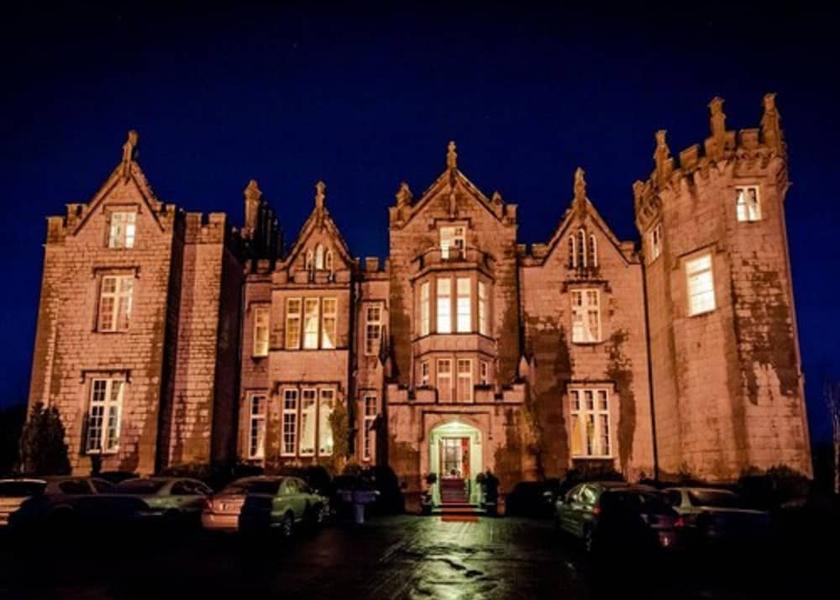 County Offaly Kinnitty Front of property - evening/night