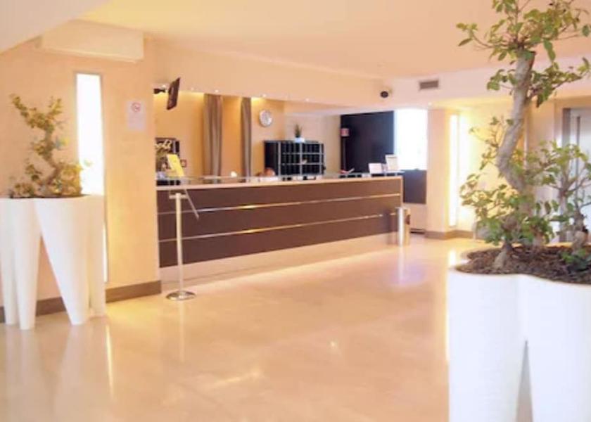 Lombardy Opera Lobby