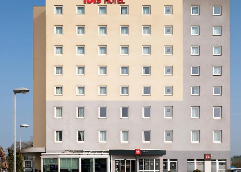  Roeser Facade