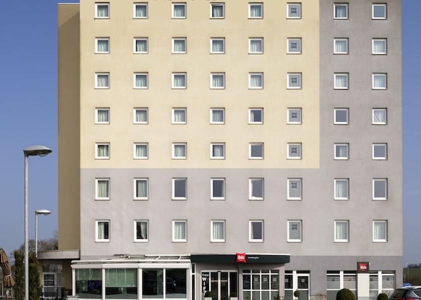  Roeser Facade