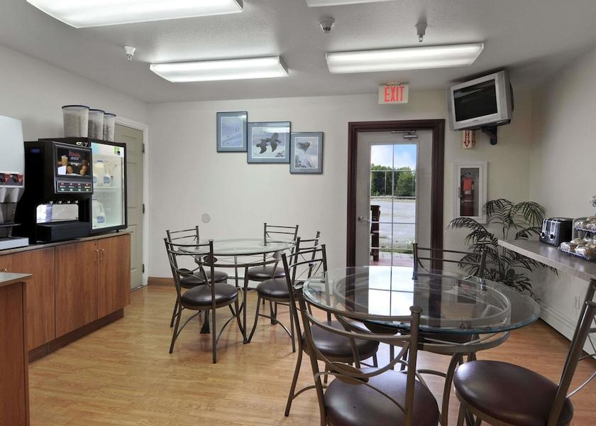 Alaska Eagle River Breakfast area