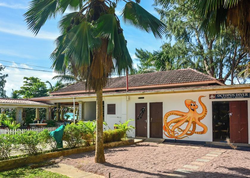 Baie Sainte Anne Praslin Island Beach Bar