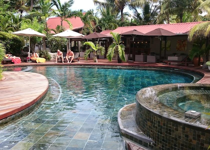 MU Mauritius Exterior Detail