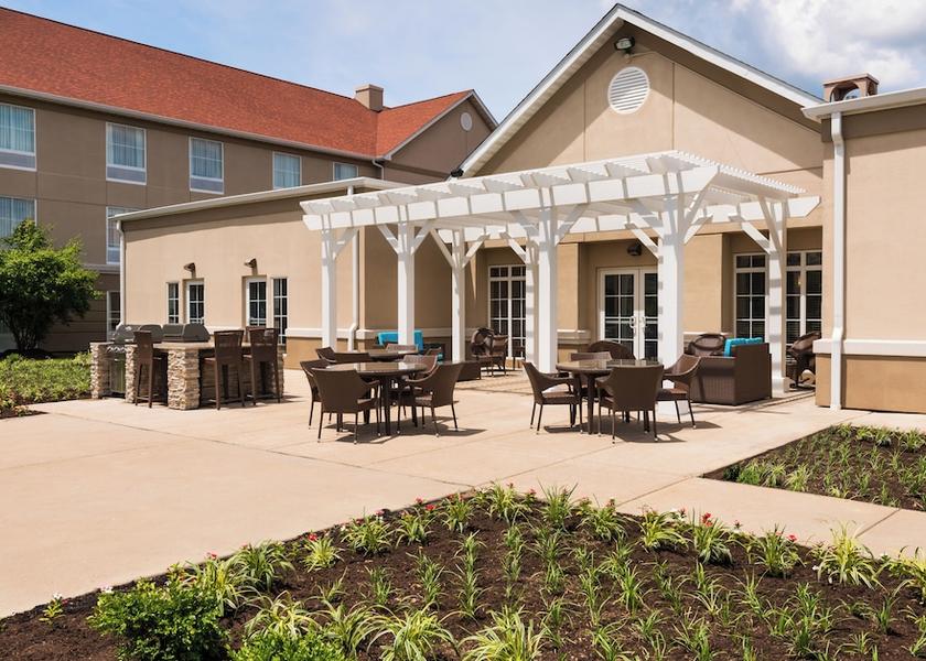 Missouri Maryland Heights Courtyard
