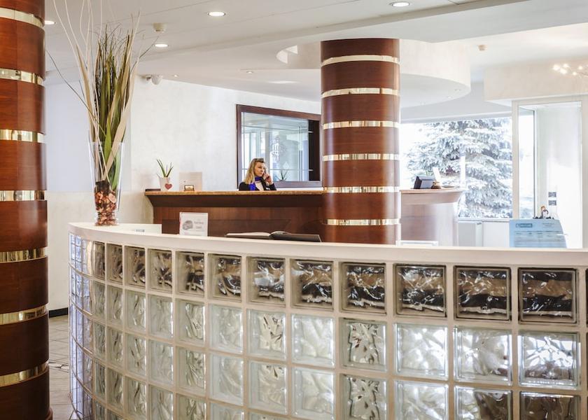 Lombardy Lallio Lobby