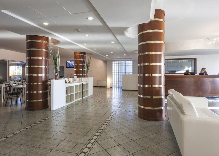 Lombardy Lallio Lobby