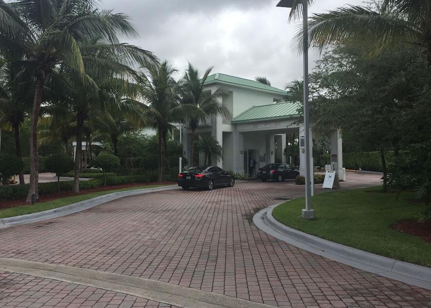 Florida Doral Entrance