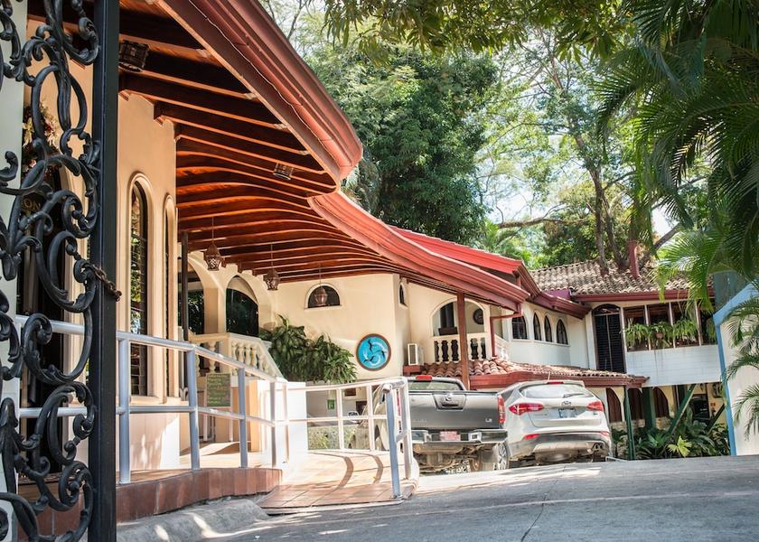 Puntarenas Manuel Antonio Parking