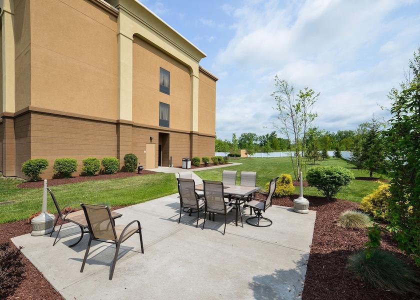 New York Utica Exterior Detail