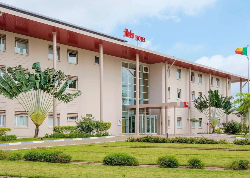  Cotonou Exterior Detail