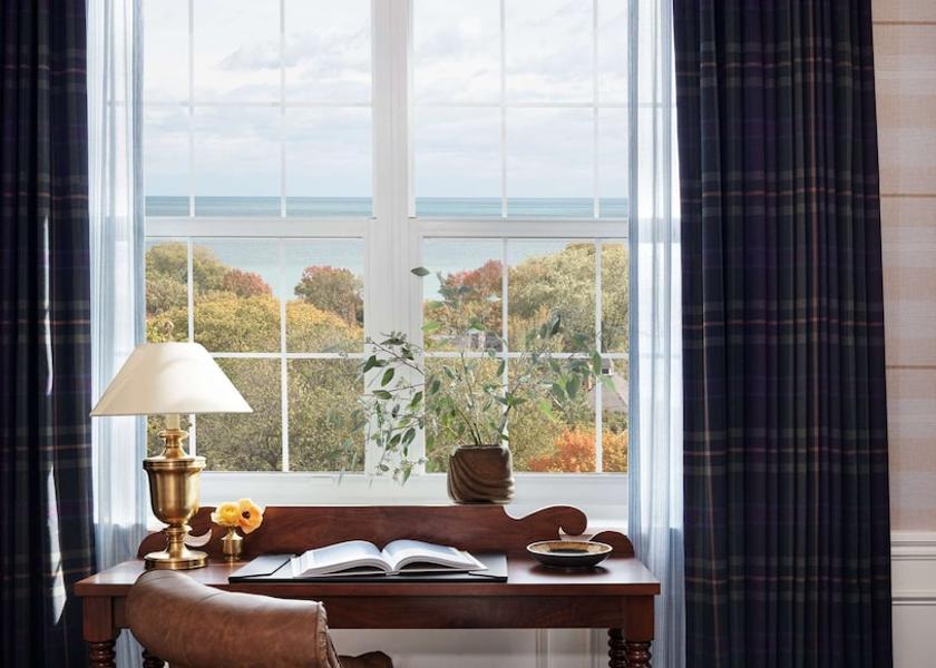 Illinois Evanston Room