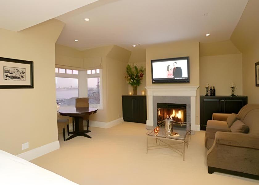 California Sausalito Guestroom