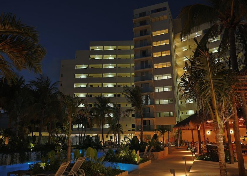 Quintana Roo Cancun Outdoor dining