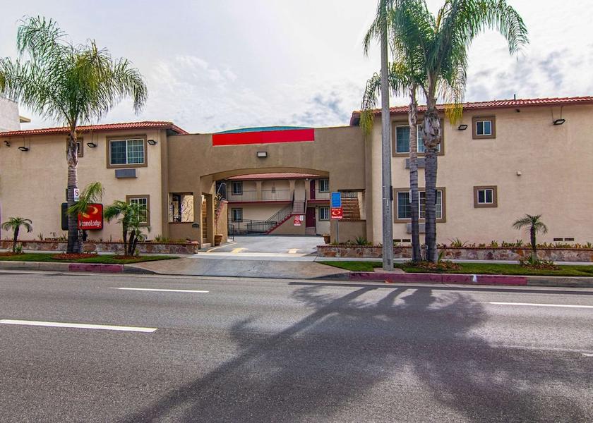 California Long Beach Exterior Detail
