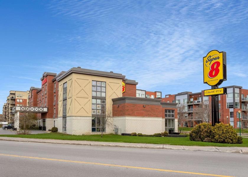 Quebec Terrebonne Exterior Detail