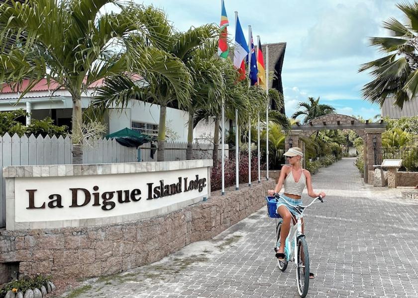  La Digue Front of property