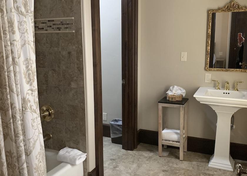 Idaho Lava Hot Springs Bathroom