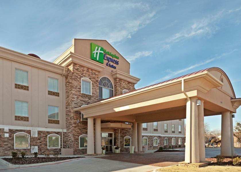 Texas Cedar Hill Exterior Detail