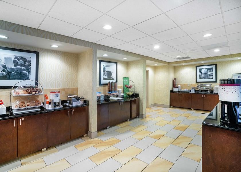 Virginia Sandston Breakfast Area