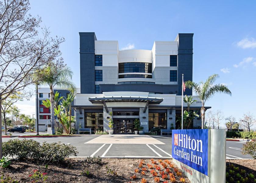 California Lake Forest Exterior Detail