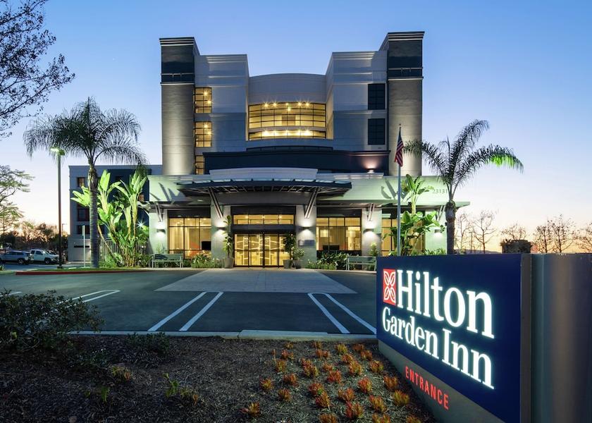 California Lake Forest Exterior Detail