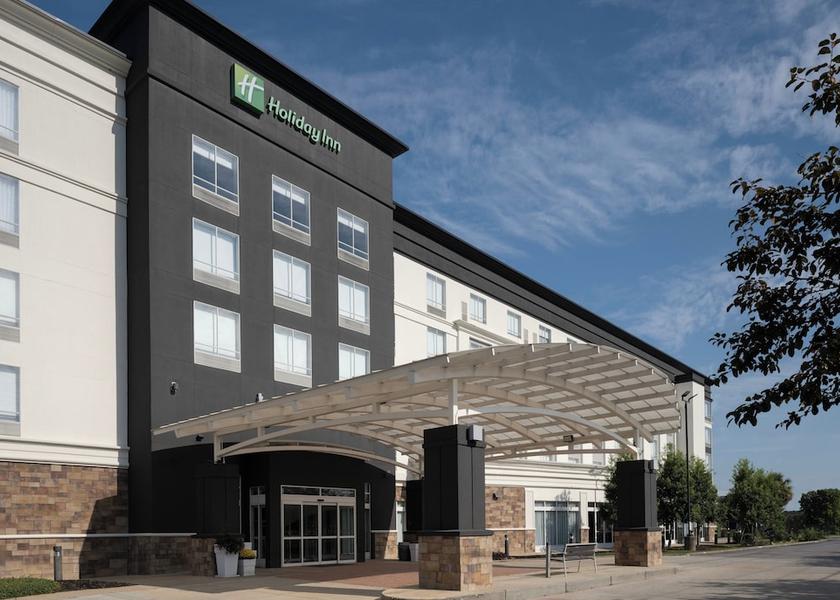 Mississippi Meridian Exterior Detail