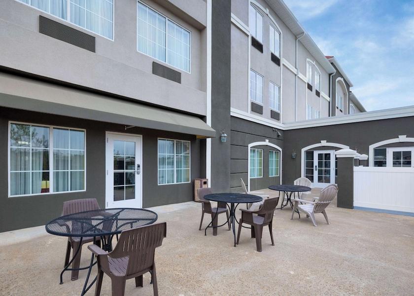 Georgia Macon Courtyard