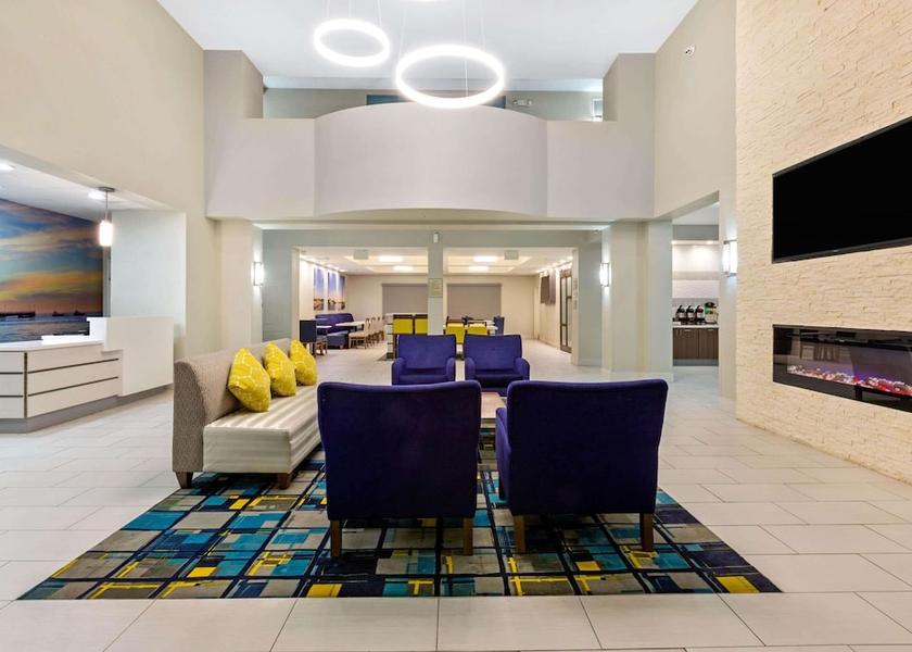 California Hawaiian Gardens Lobby