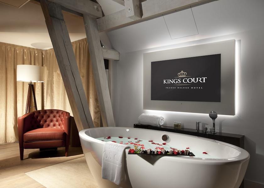 Deep soaking bathtub