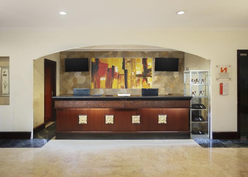  Tarakan Interior Entrance