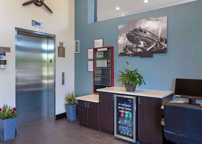 New York East Elmhurst Lobby